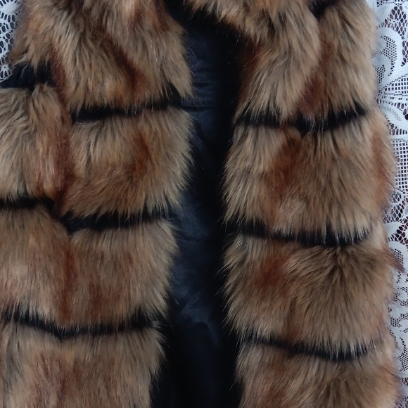 Fabulous Furs Faux Vest - Picture 3 of 3